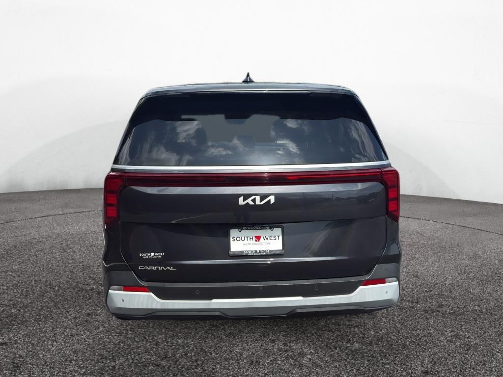 Used 2025 Kia Carnival LXS Van Passenger Van
