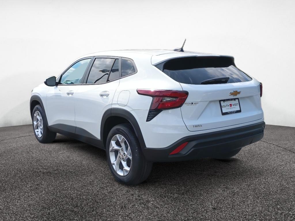 2026 Chevrolet Trax LS - Photo 5