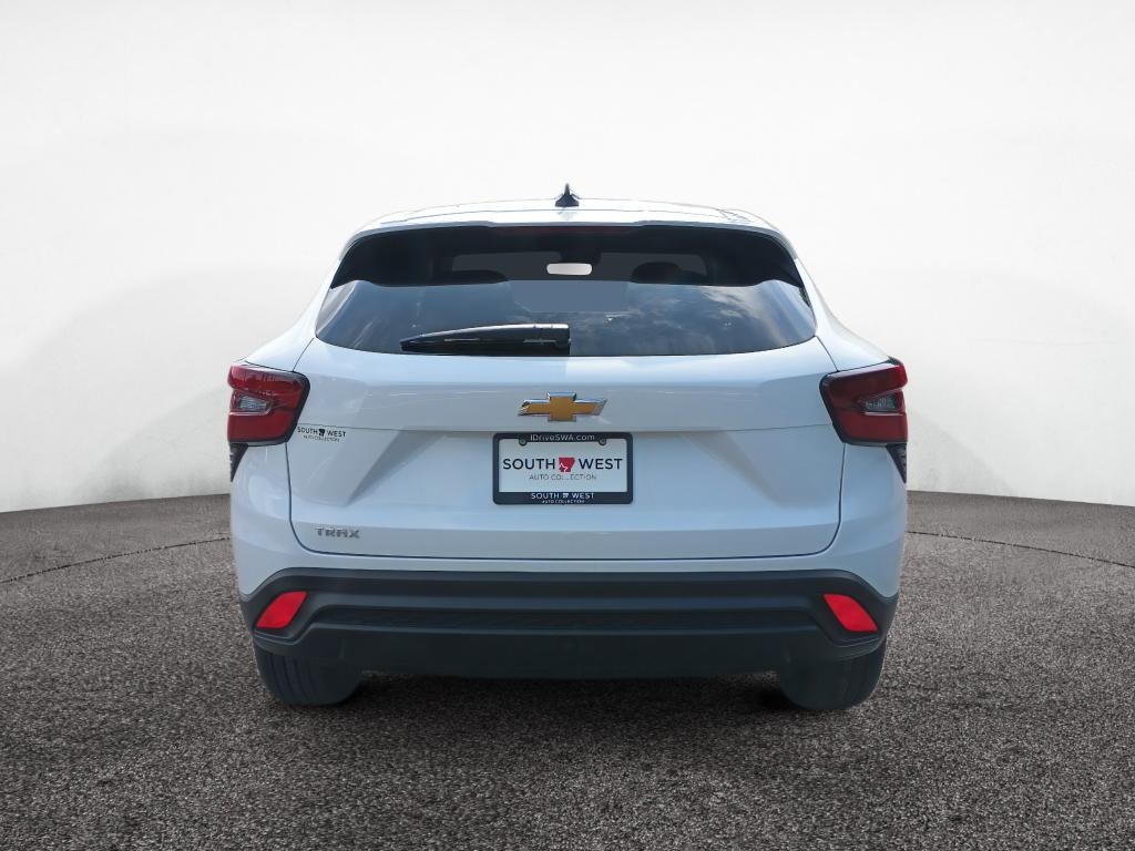 2026 Chevrolet Trax LS - Photo 4