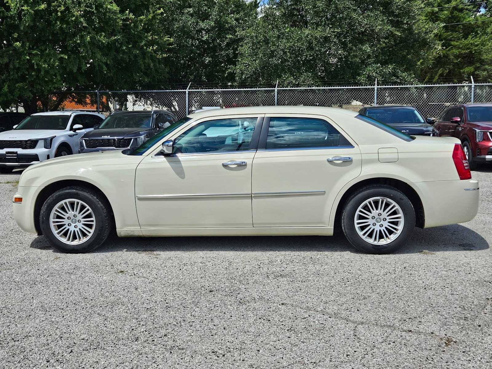 Thumbnail: 2010 Chrysler 300 - 3