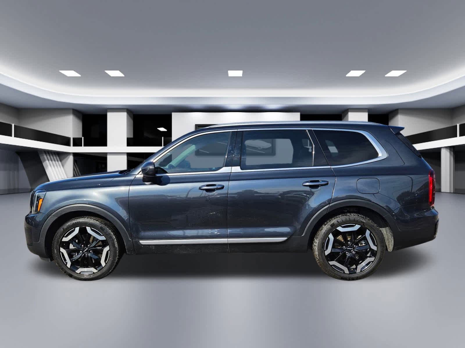 Thumbnail: 2023 Kia Telluride - 3