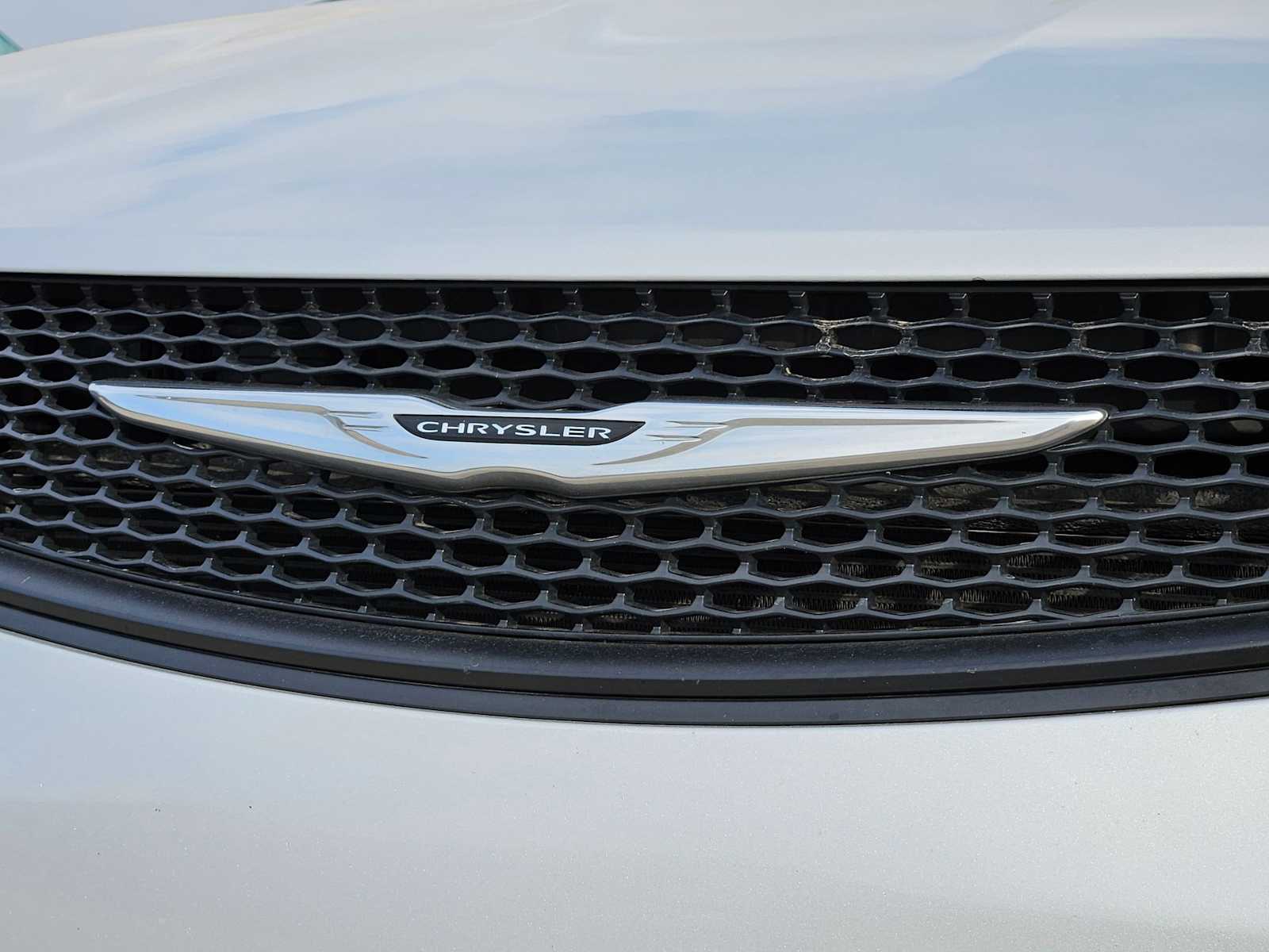 Thumbnail: 2023 Chrysler Voyager - 12