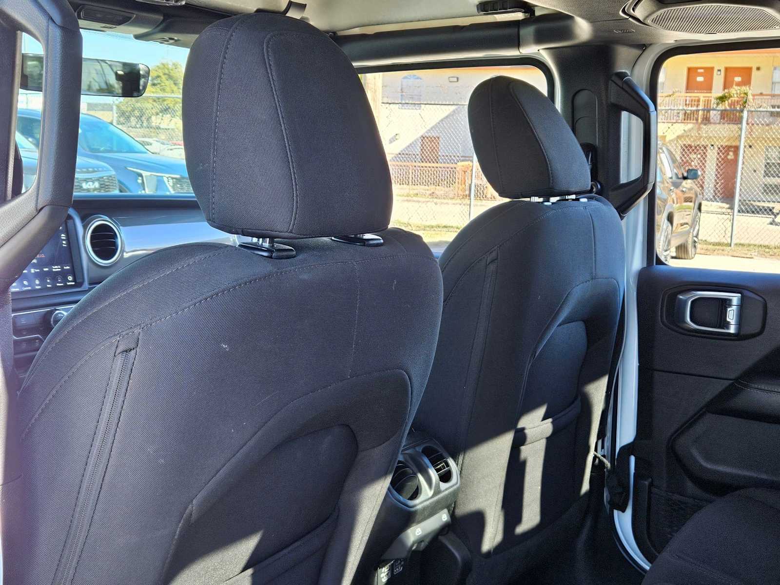 Thumbnail: 2023 Jeep Gladiator - 16