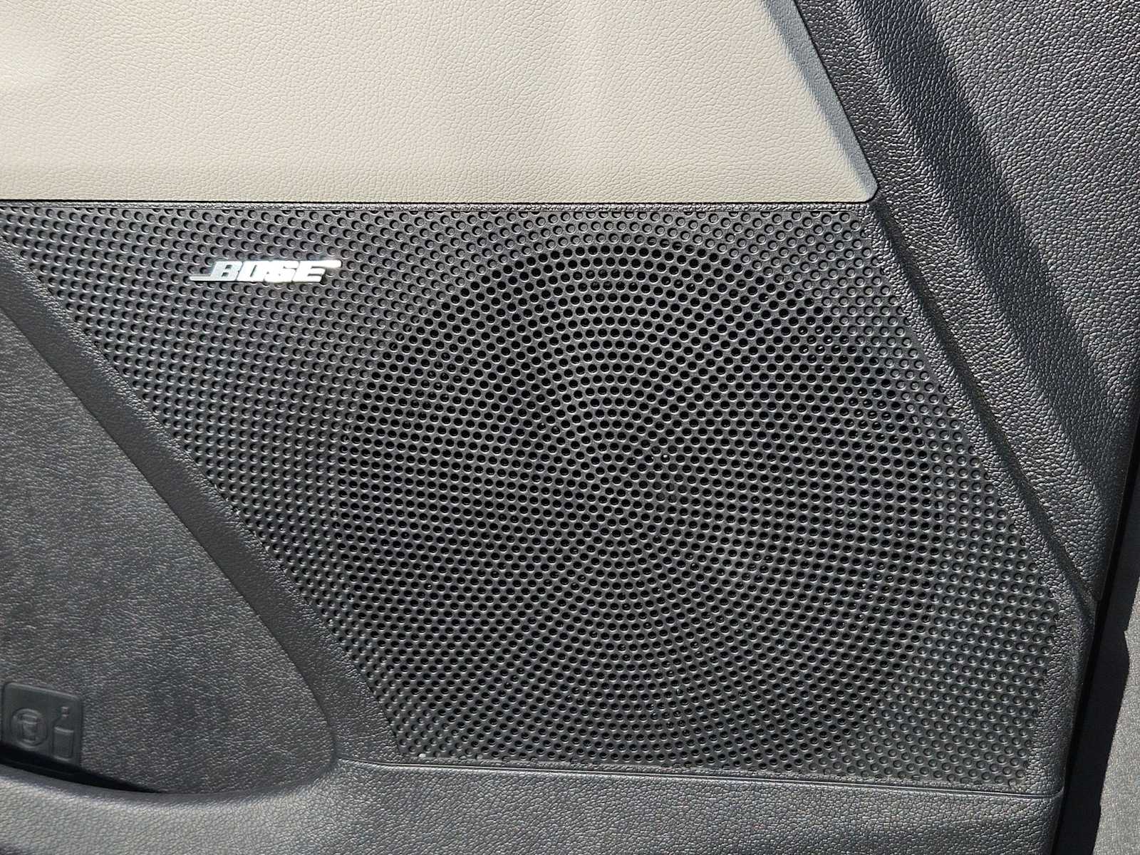 Thumbnail: 2023 Kia Sorento - 26