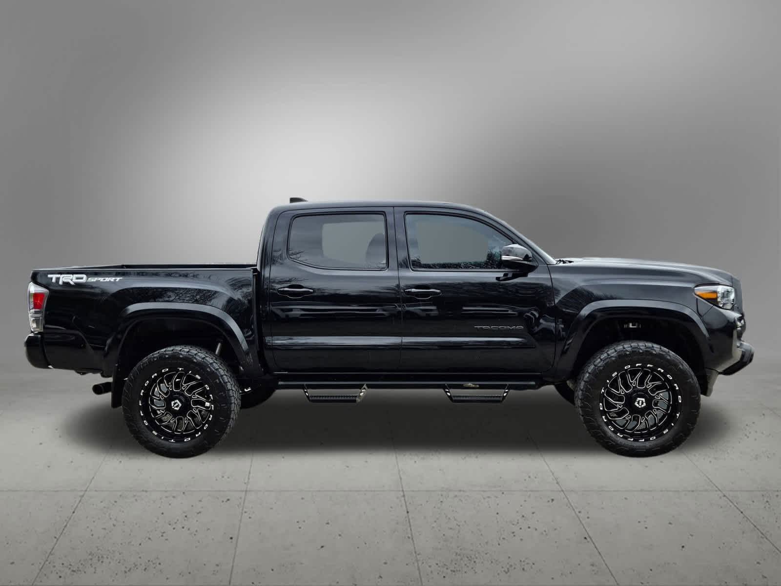 Thumbnail: 2022 Toyota Tacoma - 7