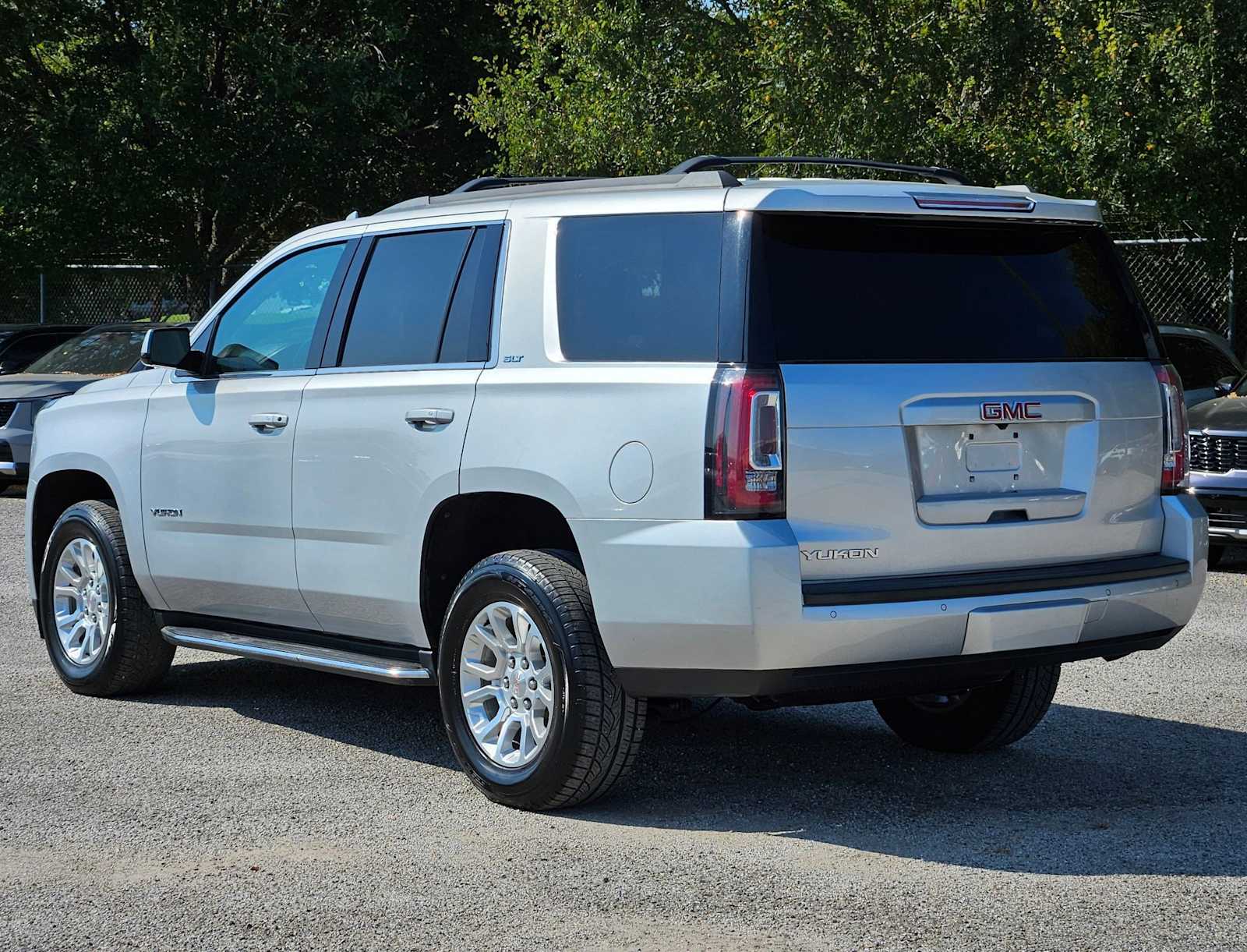 2020 Gmc Yukon SLT photo 2