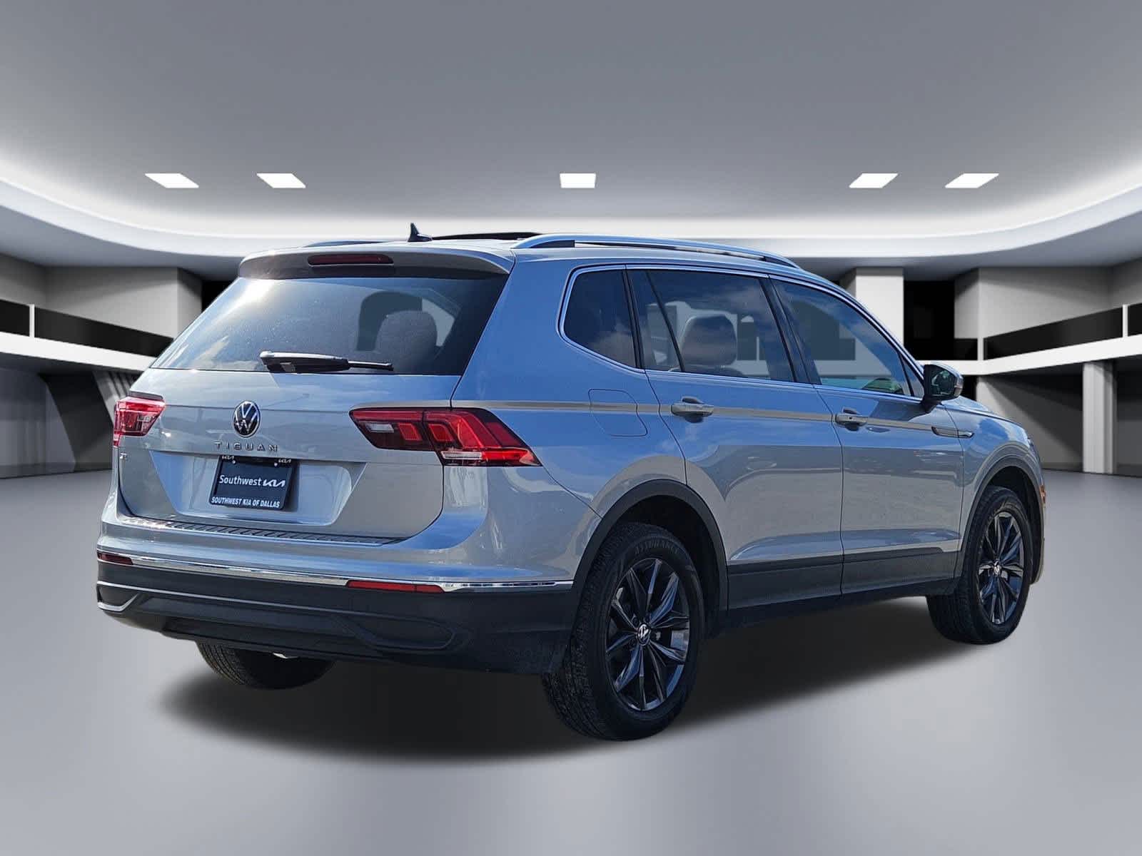 Thumbnail: 2023 Volkswagen Tiguan - 5