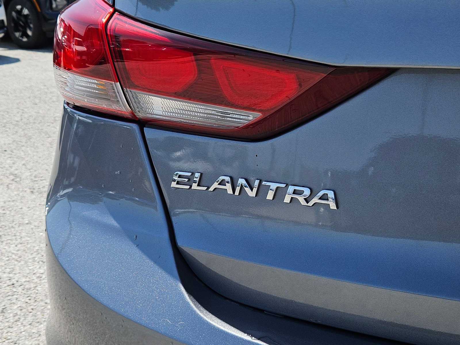 Thumbnail: 2017 Hyundai Elantra - 10