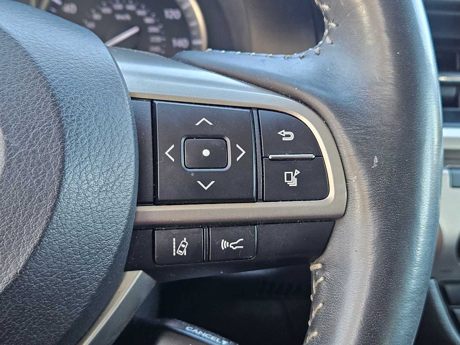 Thumbnail: 2018 Lexus ES - 20