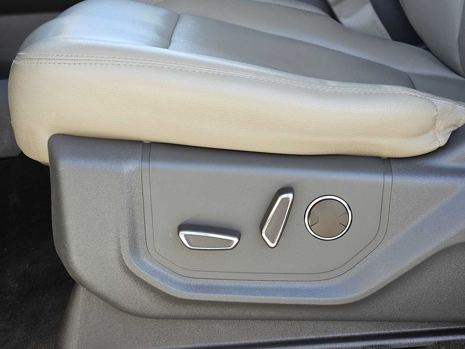 Thumbnail: 2019 Ford Expedition - 17