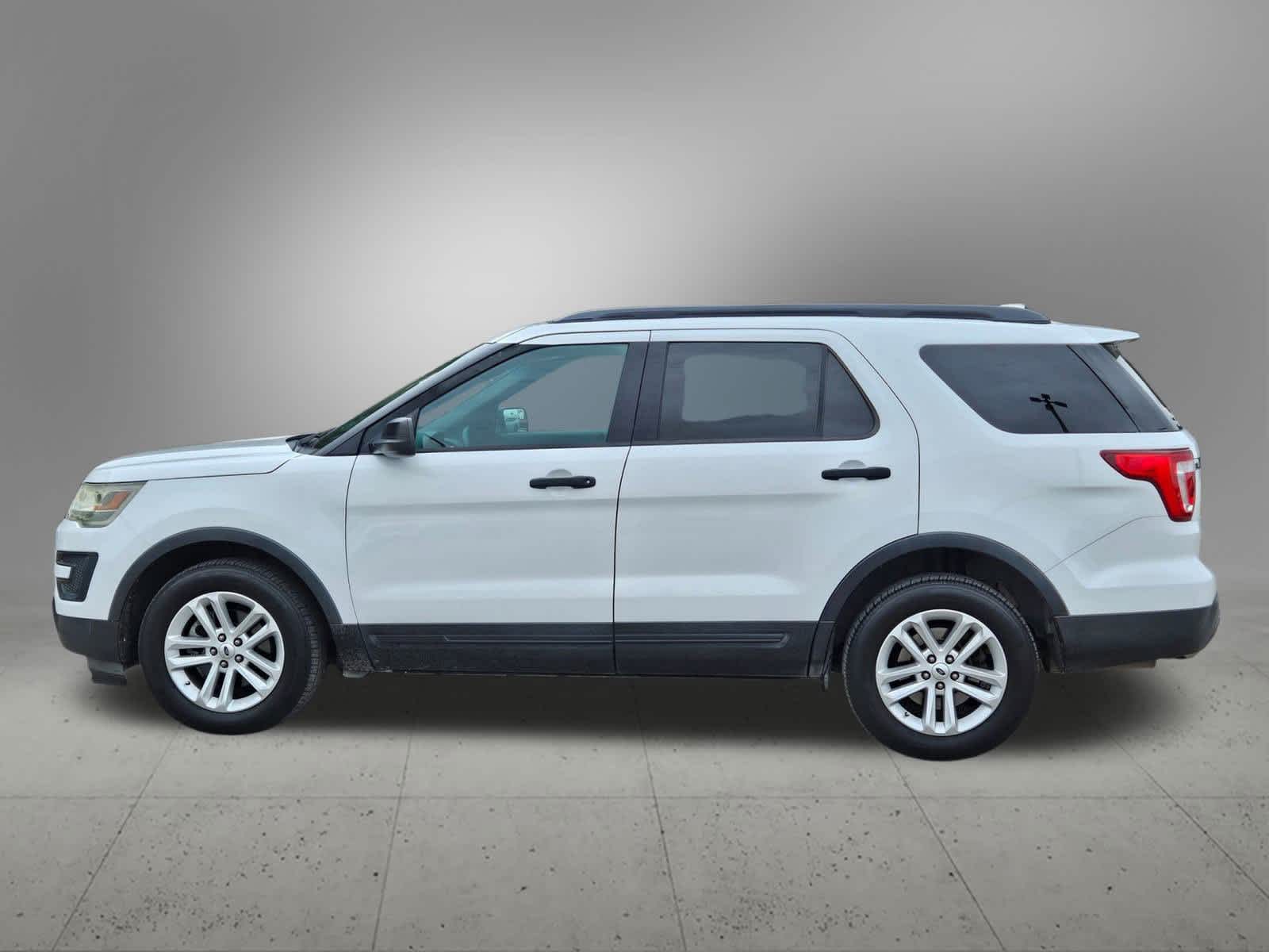 Thumbnail: 2016 Ford Explorer - 3