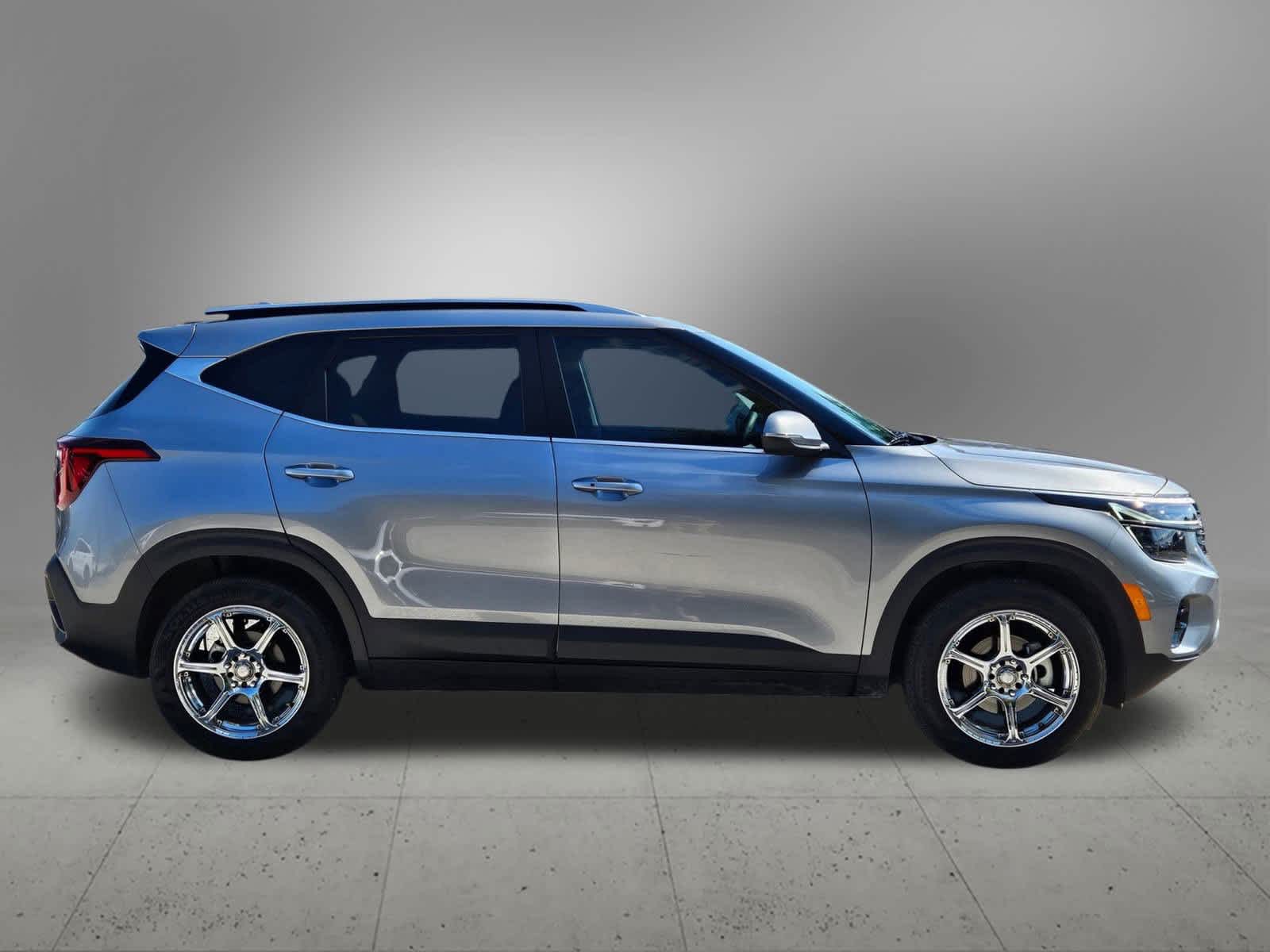 Thumbnail: 2024 Kia Seltos - 7