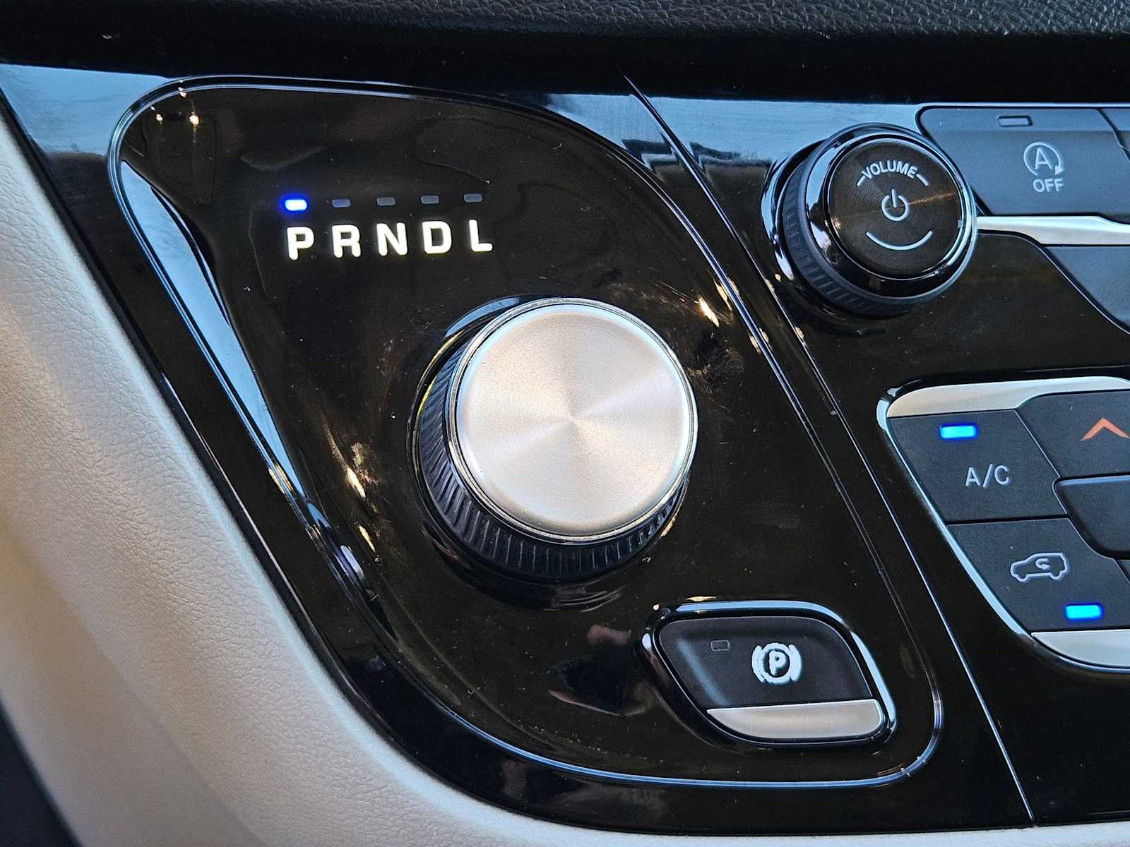 Thumbnail: 2020 Chrysler Voyager - 21