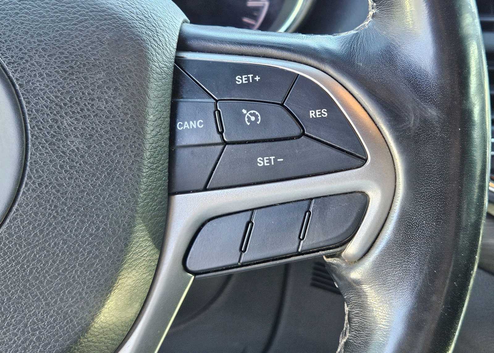 Thumbnail: 2020 Jeep Grand Cherokee - 17