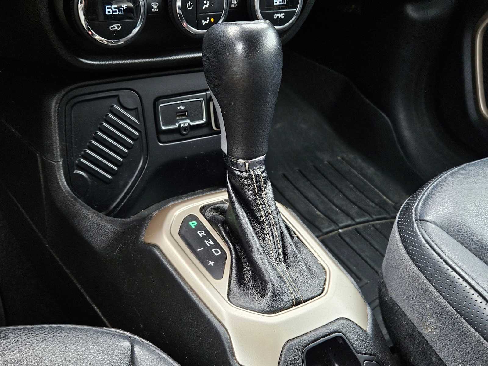 Thumbnail: 2015 Jeep Renegade - 15