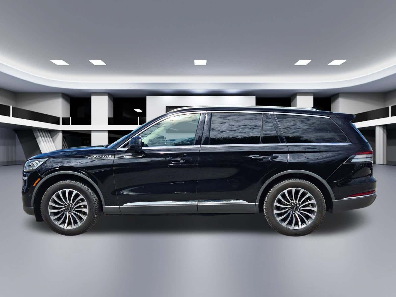 Thumbnail: 2021 Lincoln Aviator - 2