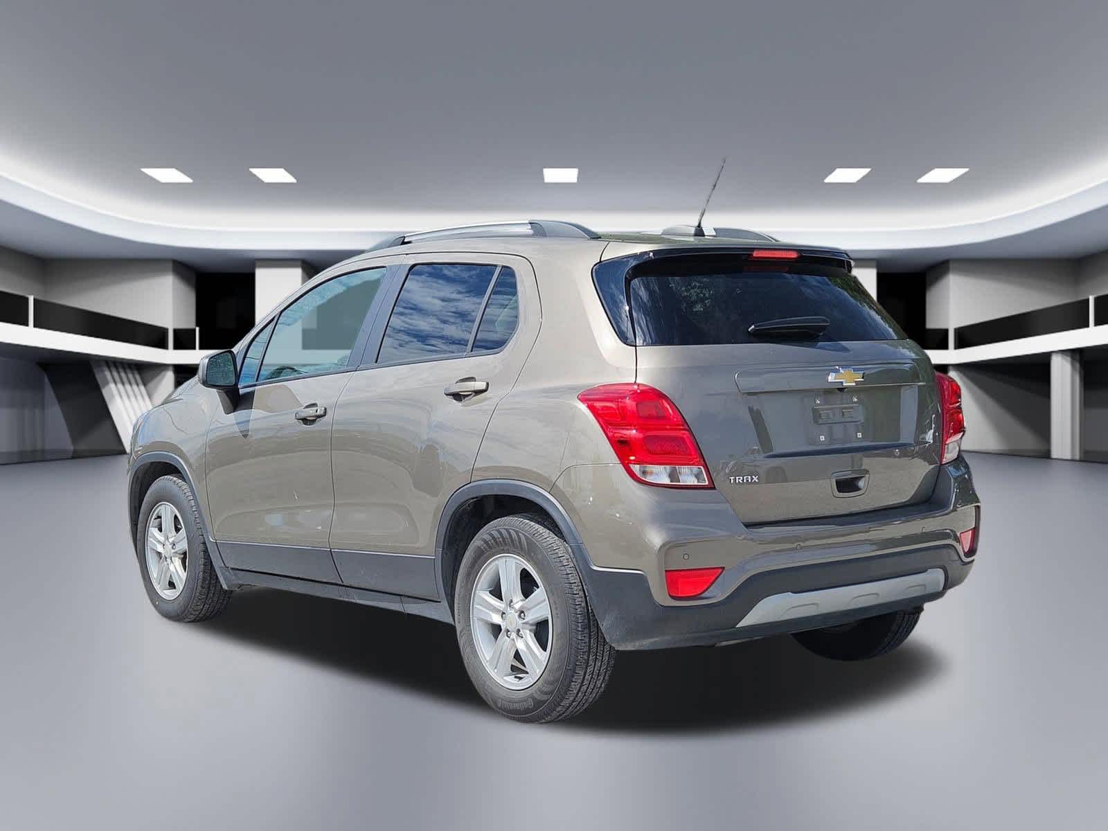 Thumbnail: 2021 Chevrolet Trax - 3