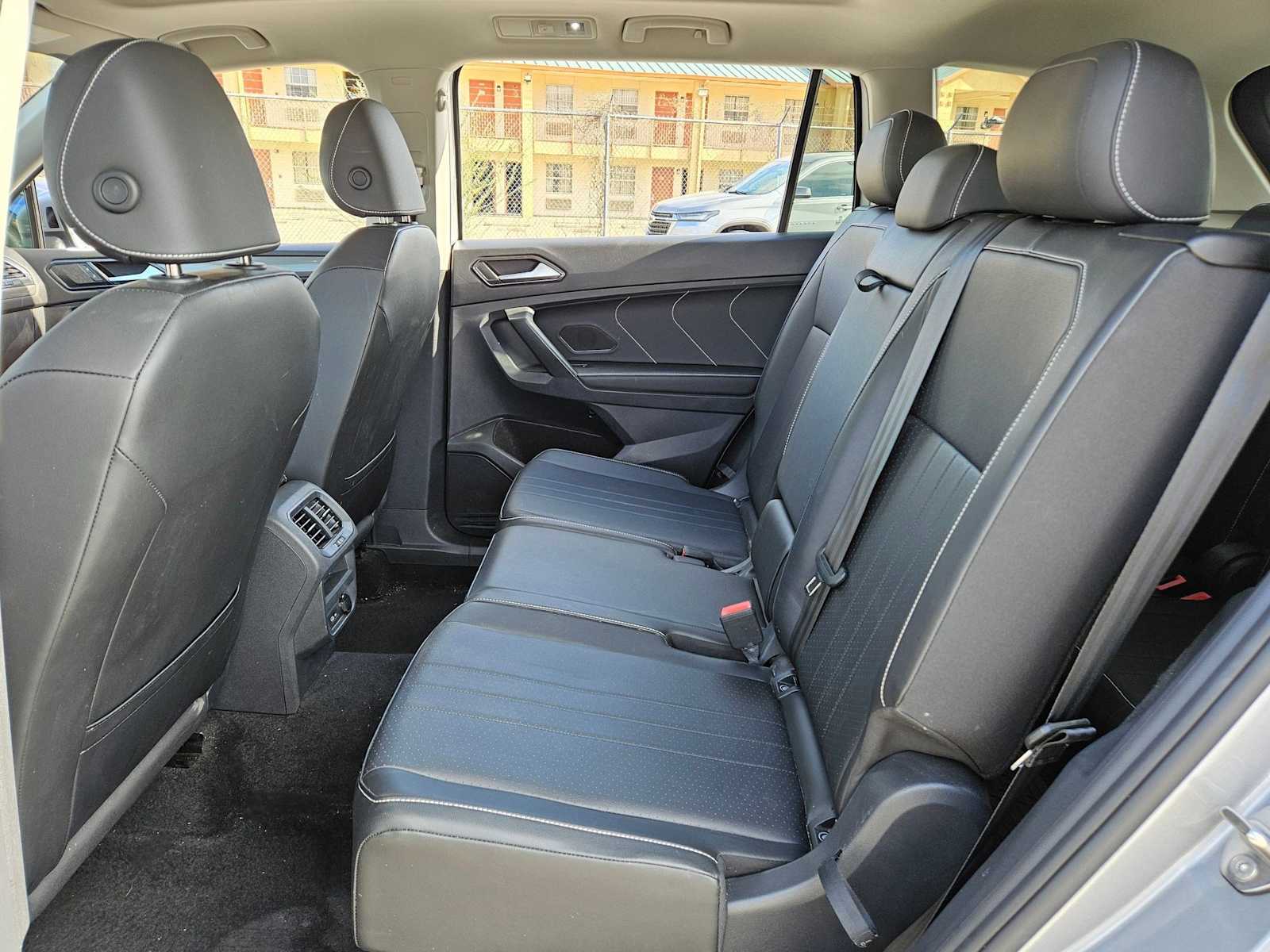 Thumbnail: 2023 Volkswagen Tiguan - 17