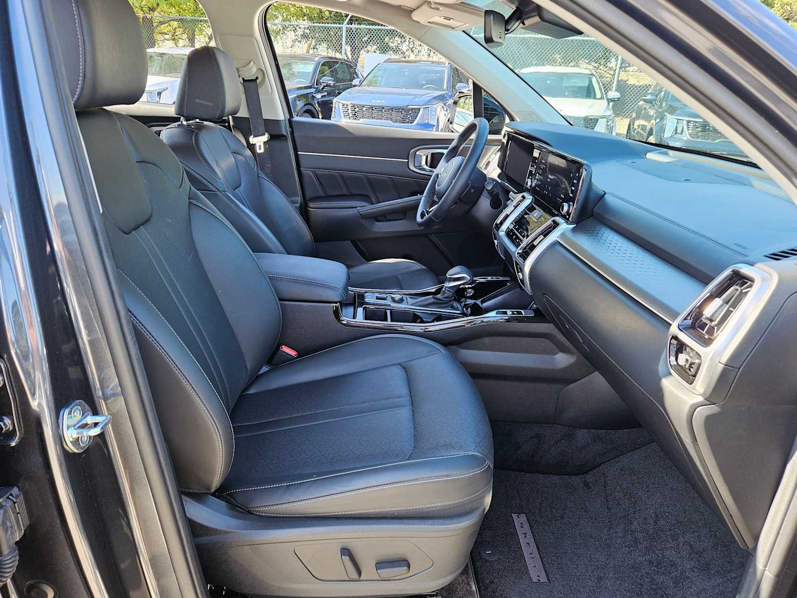 Thumbnail: 2023 Kia Sorento - 21