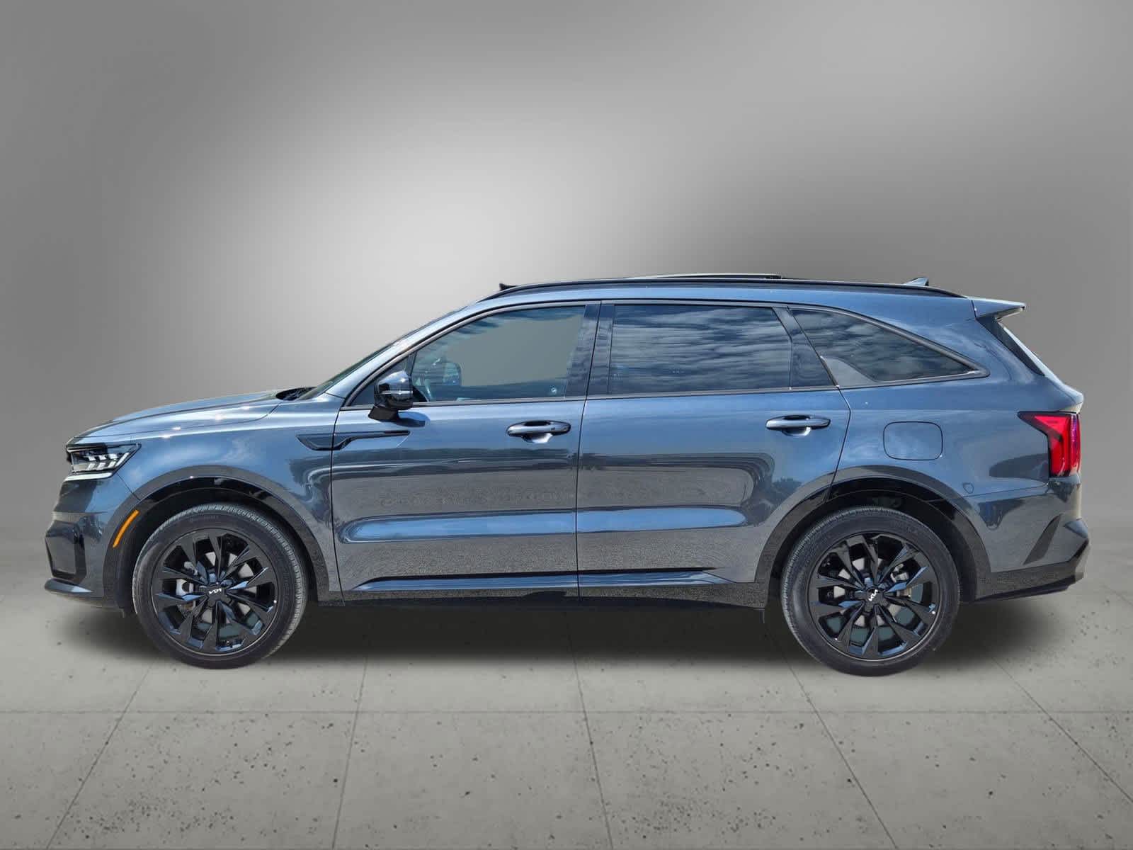 Thumbnail: 2023 Kia Sorento - 3