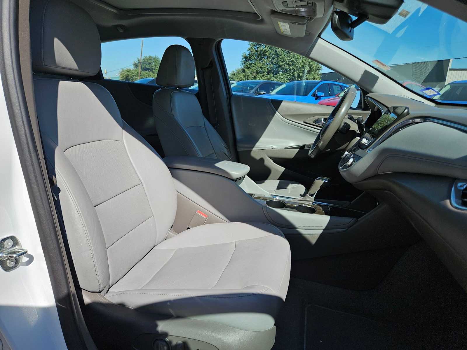Thumbnail: 2018 Chevrolet Malibu - 19
