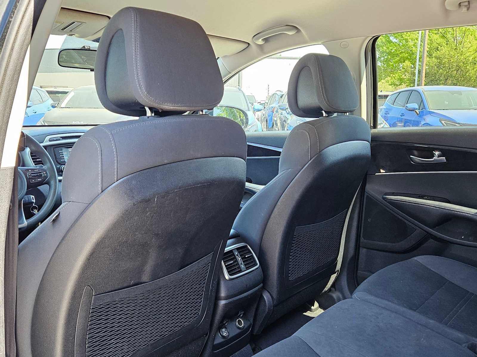 Thumbnail: 2016 Kia Sorento - 17