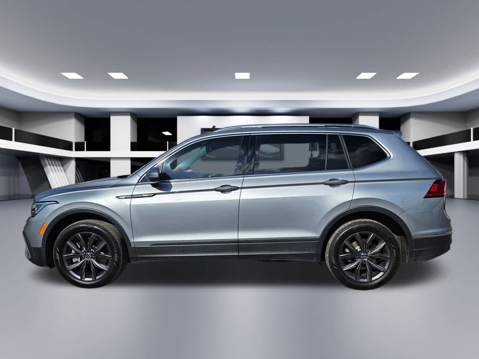Thumbnail: 2023 Volkswagen Tiguan - 2