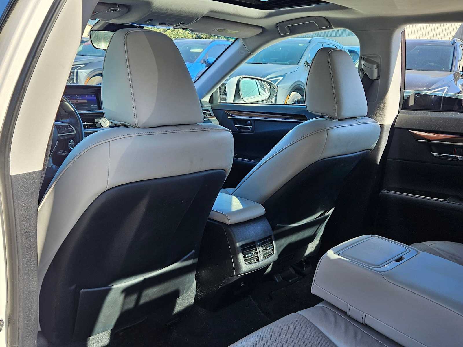 Thumbnail: 2018 Lexus ES - 17