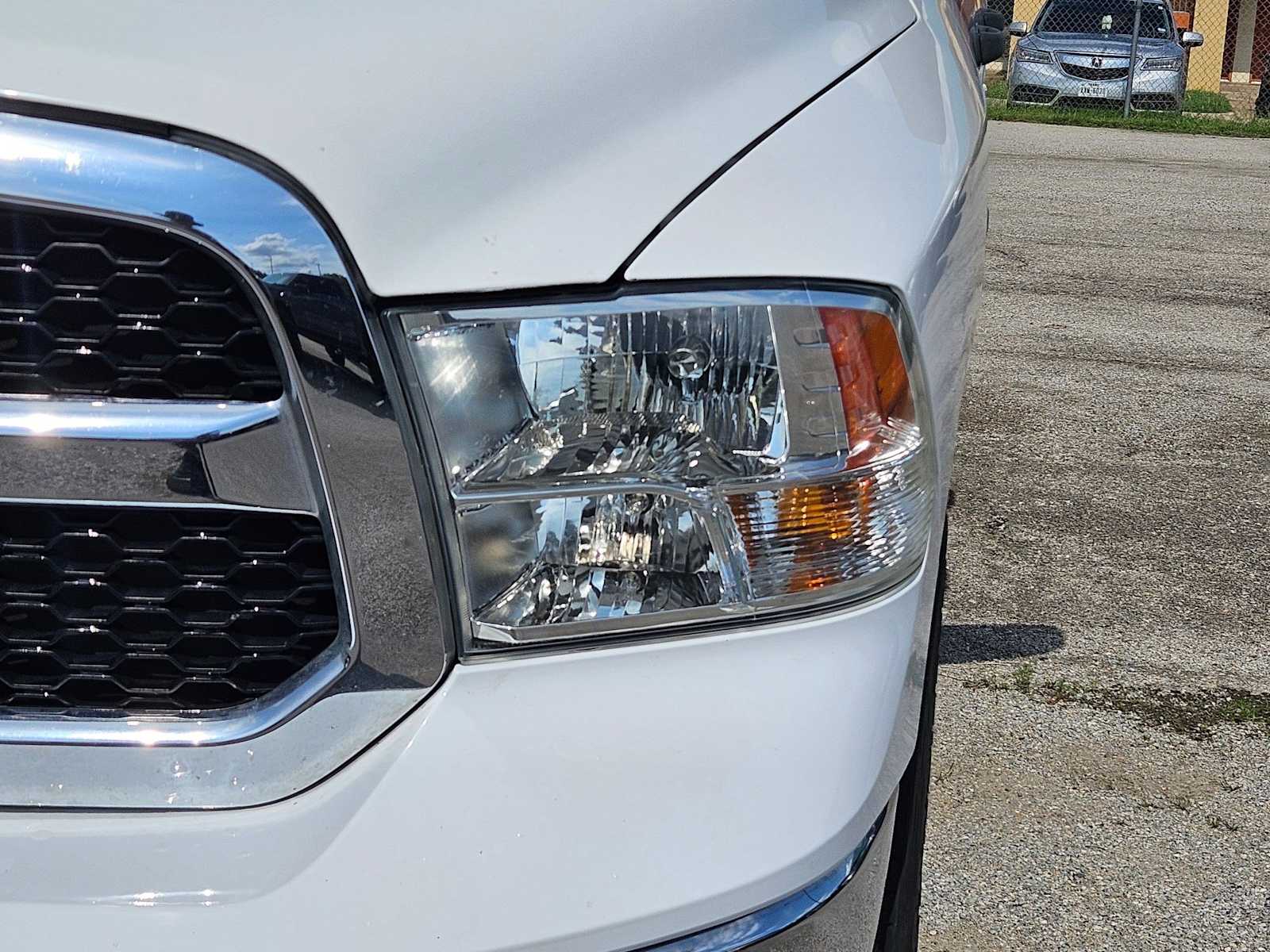 Thumbnail: 2019 RAM 1500 Classic - 11