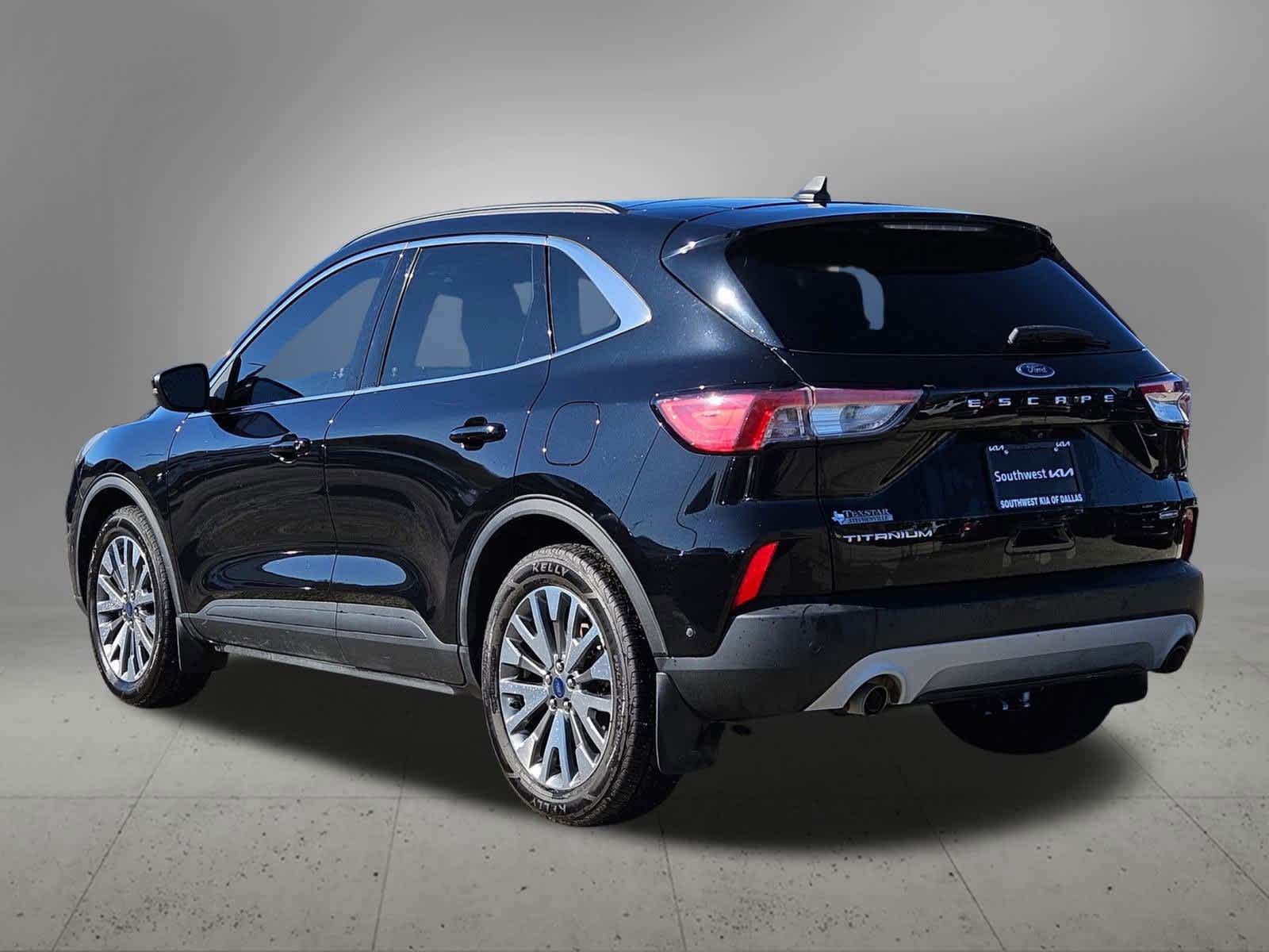 2020 Ford Escape Titanium Hybrid photo 2