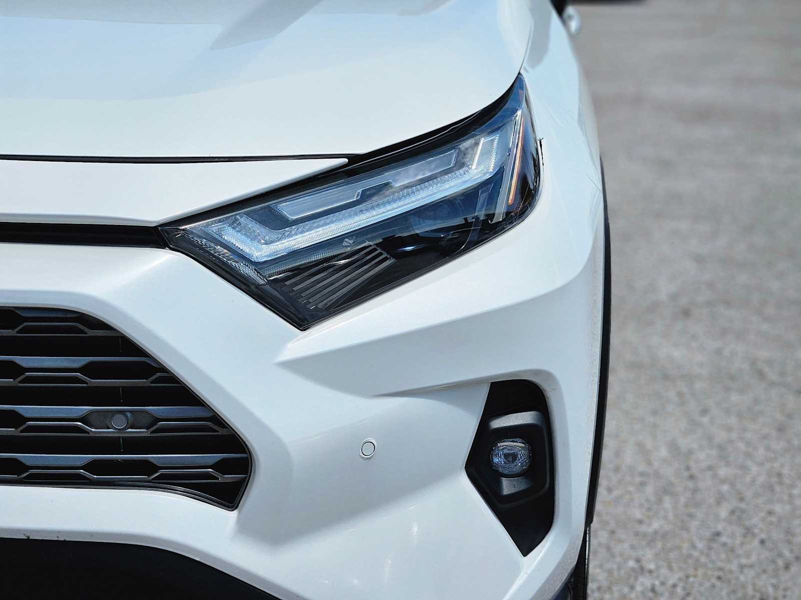 Thumbnail: 2022 Toyota RAV4 - 11