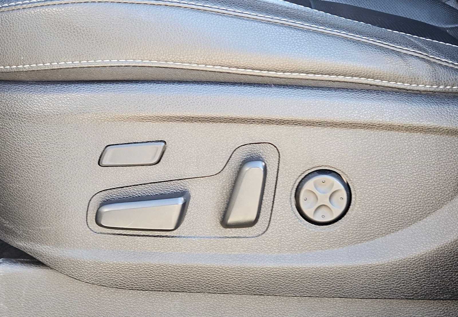 Thumbnail: 2024 Kia Telluride - 16