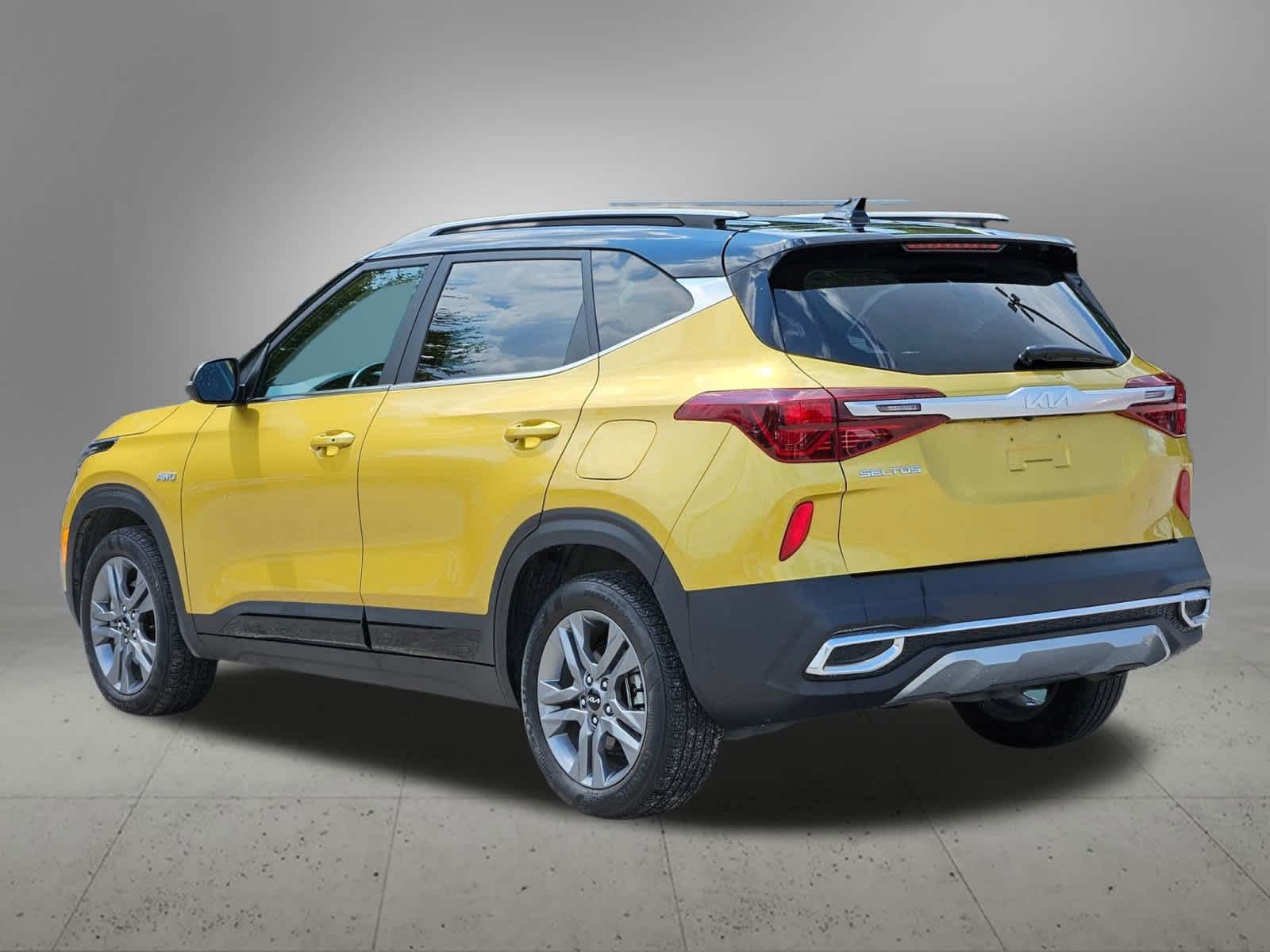 Thumbnail: 2023 Kia Seltos - 4