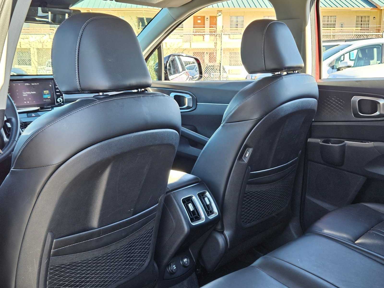 Thumbnail: 2023 Kia Sorento - 18