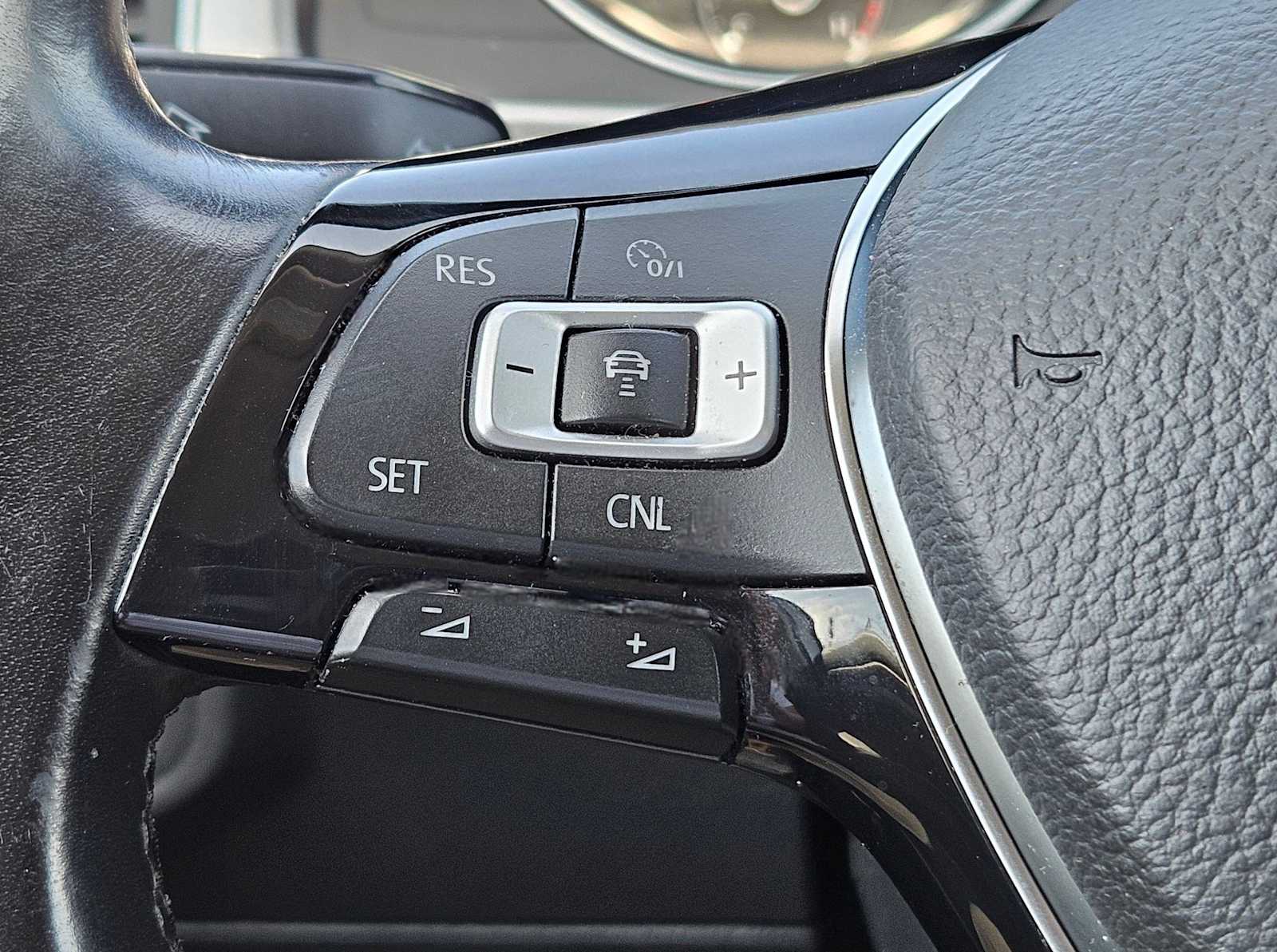 2018 Volkswagen Atlas SE 18