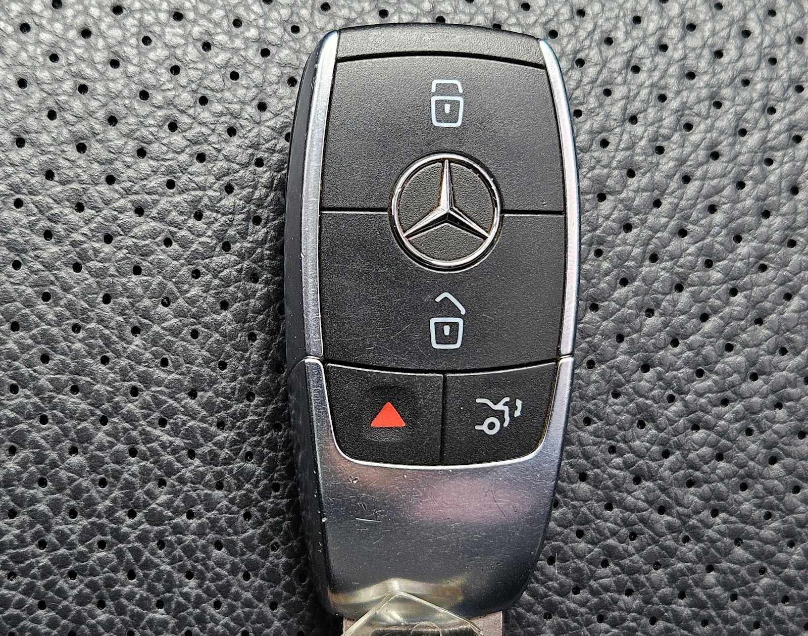 Thumbnail: 2022 Mercedes-Benz GLC - 30
