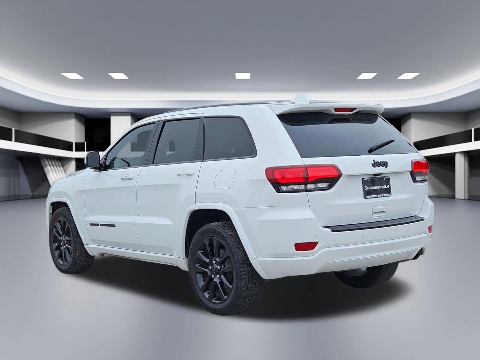 Thumbnail: 2018 Jeep Grand Cherokee - 3