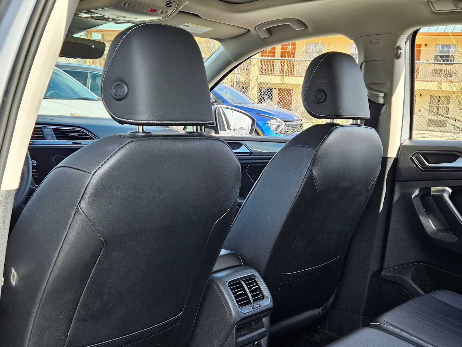 Thumbnail: 2023 Volkswagen Tiguan - 16