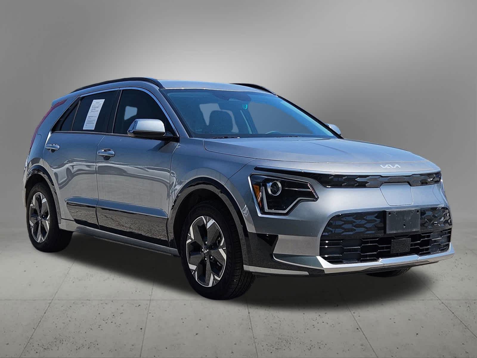 Thumbnail: 2023 Kia Niro - 8