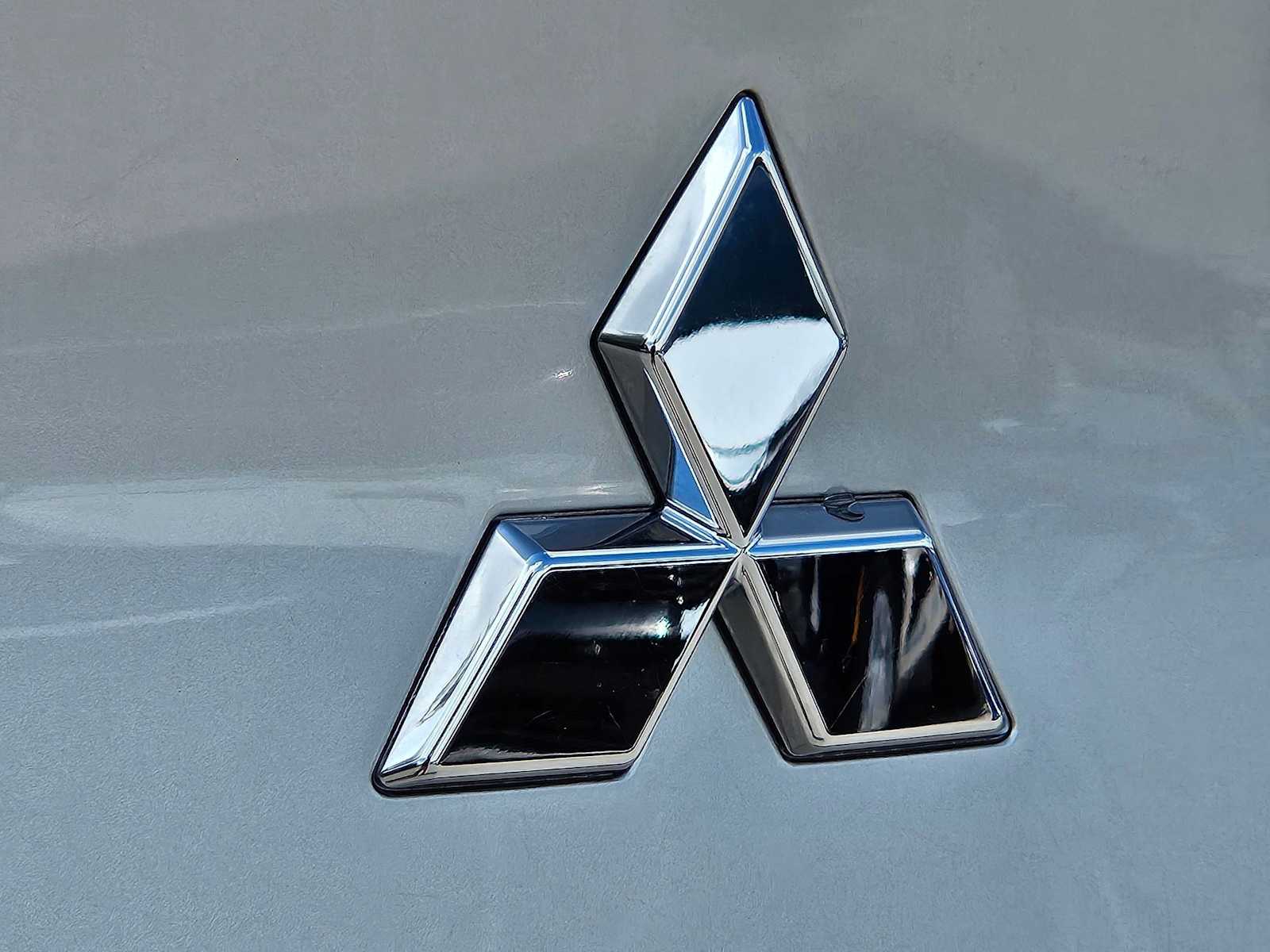 Thumbnail: 2022 Mitsubishi Outlander - 12