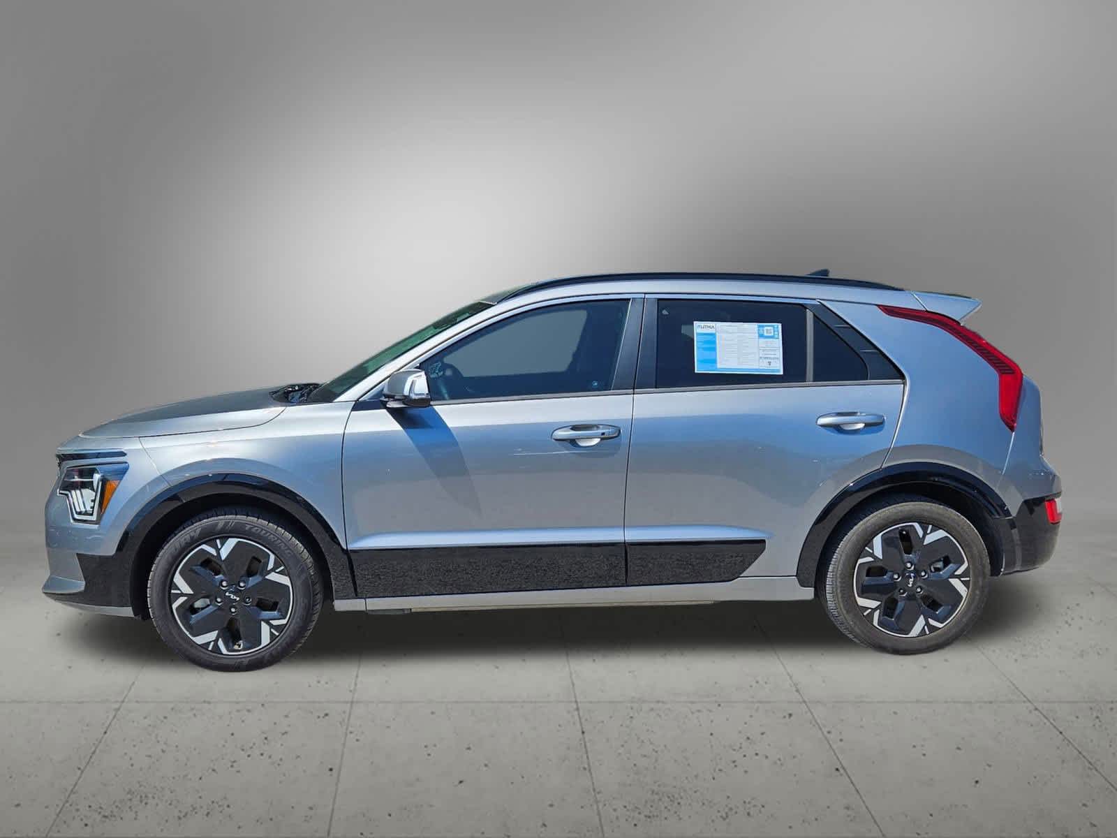 Thumbnail: 2023 Kia Niro - 3