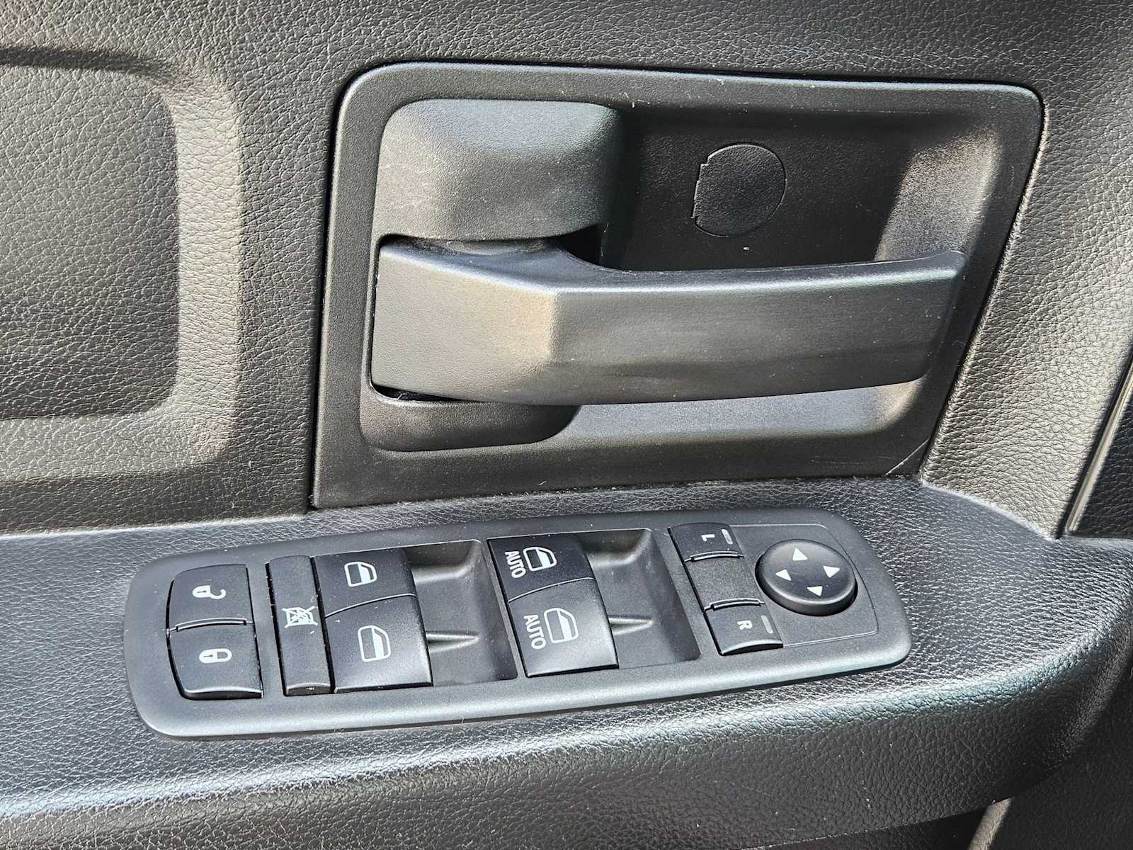 Thumbnail: 2019 RAM 1500 Classic - 24
