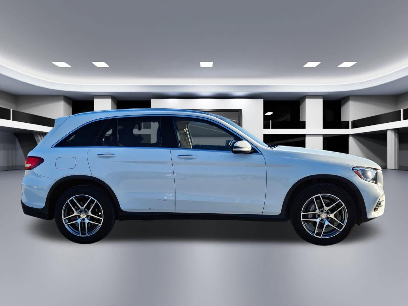 Thumbnail: 2016 Mercedes-Benz GLC - 6