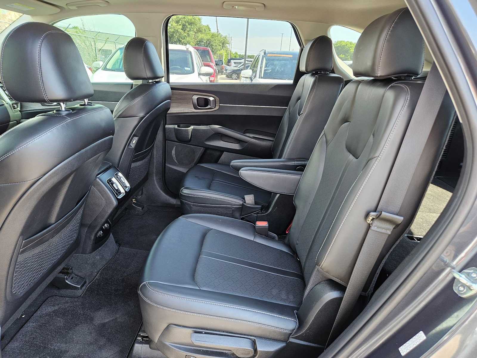 Thumbnail: 2023 Kia Sorento - 15
