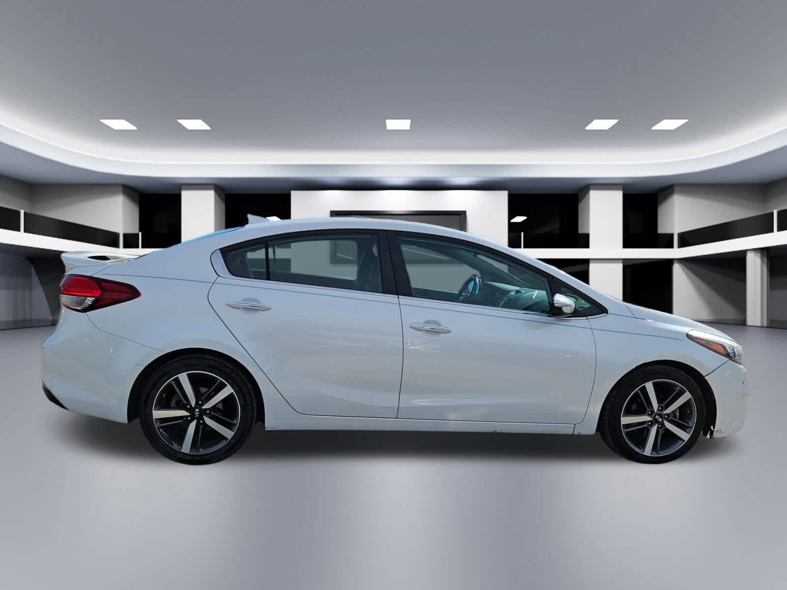 Thumbnail: 2017 Kia Forte - 7