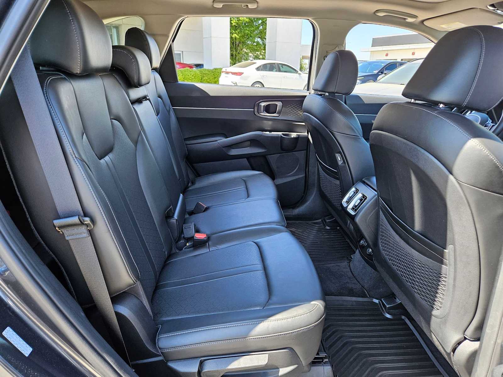 Thumbnail: 2023 Kia Sorento - 19