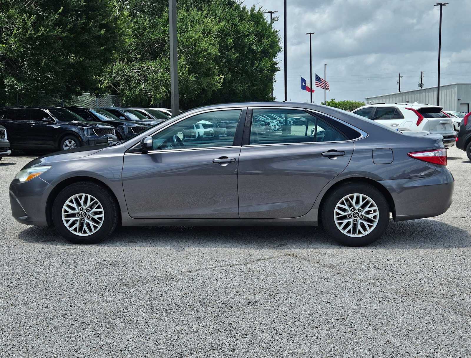 2016 Toyota Camry LE 2