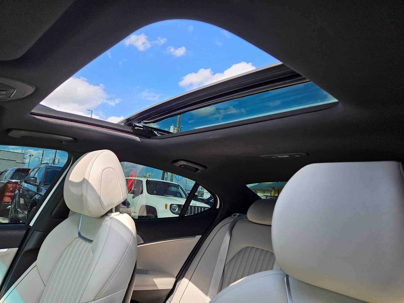 Thumbnail: 2023 Genesis G70 - 15