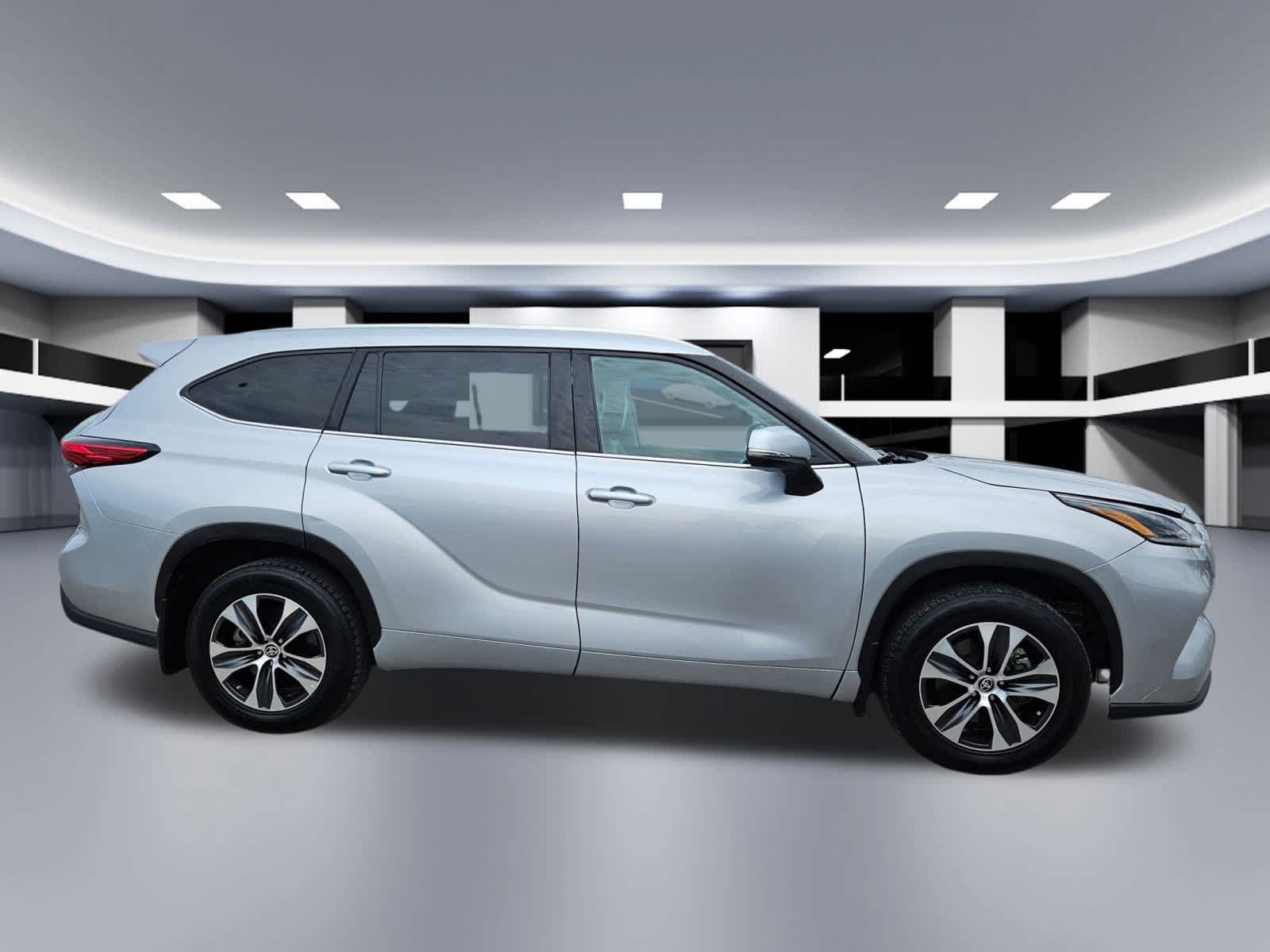 Thumbnail: 2021 Toyota Highlander - 7