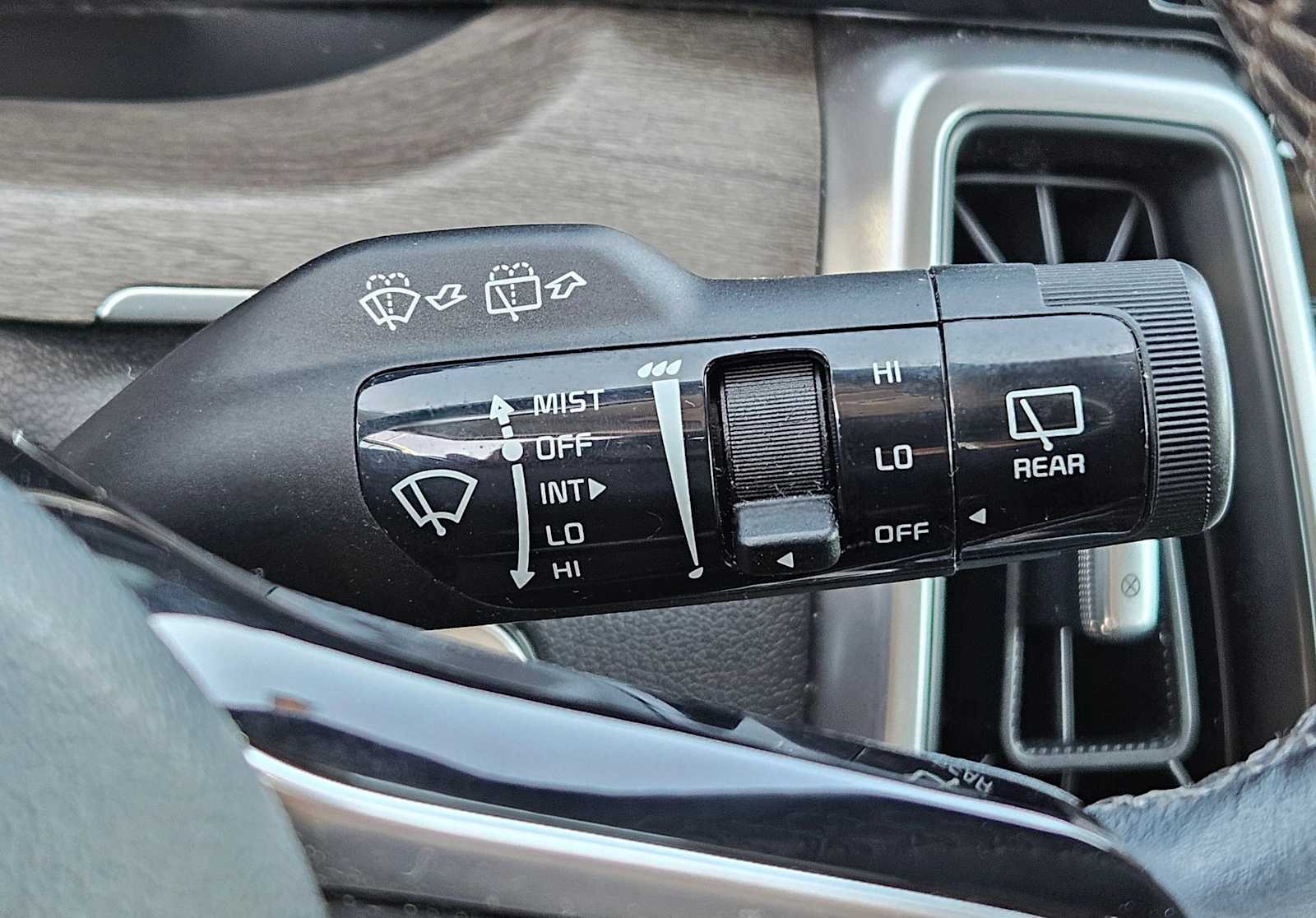 Thumbnail: 2023 Kia Sorento - 20